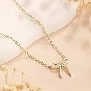 Elegant Gold Bow Necklace